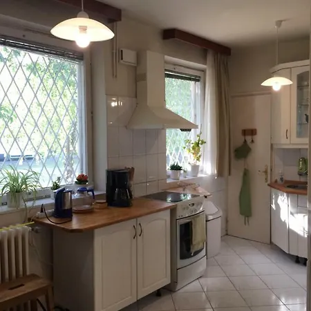 Green Tranquility - City Garden House Гостевой дом Будапешт